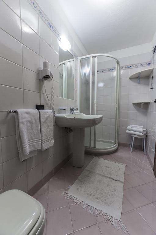 ברויל-קרוויניה Hotel Baita Cretaz מראה חיצוני תמונה